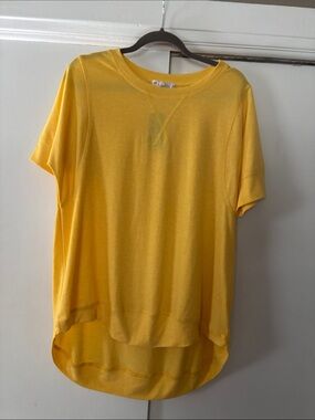 Relaxed Short-Sleeve High-Low Tunic Tee - Yellow